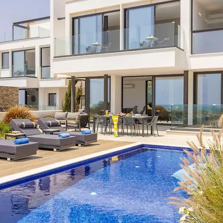 Pliades Holiday home *