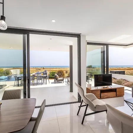 Pliades أيا نابا