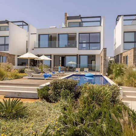 Pliades أيا نابا