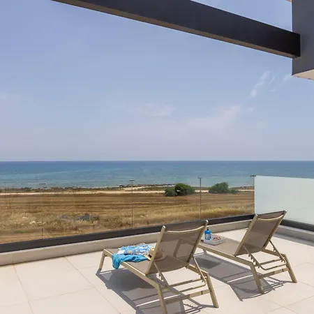 Pliades أيا نابا