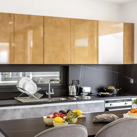 Pliades * أيا نابا