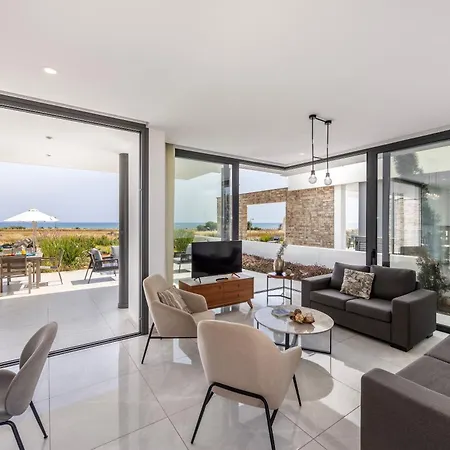 Pliades أيا نابا